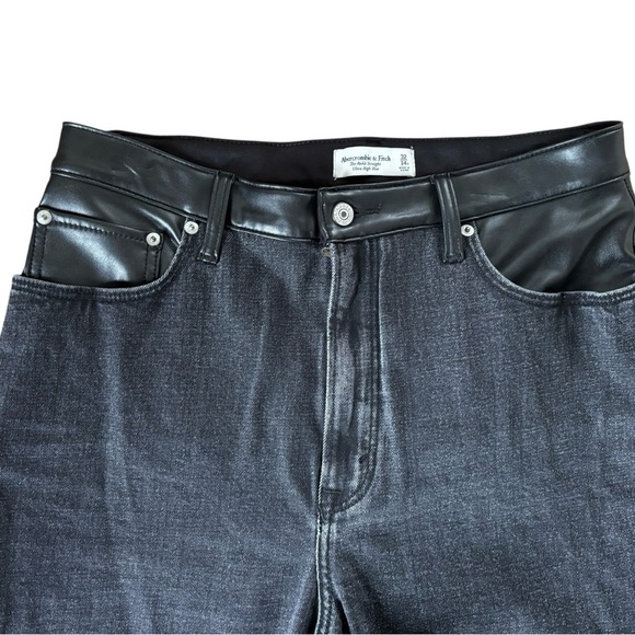 Abercrombie & Fitch Curve Love Ultra High Rise Straight Jean 32/14 Black - Picture 5 of 9